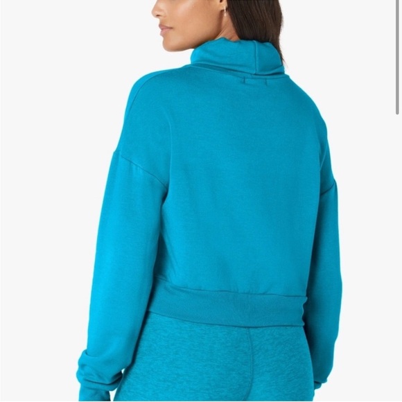 Beyond Yoga All Time Blue Blow Turtleneck Cropped Pullover Size L - Picture 3 of 7